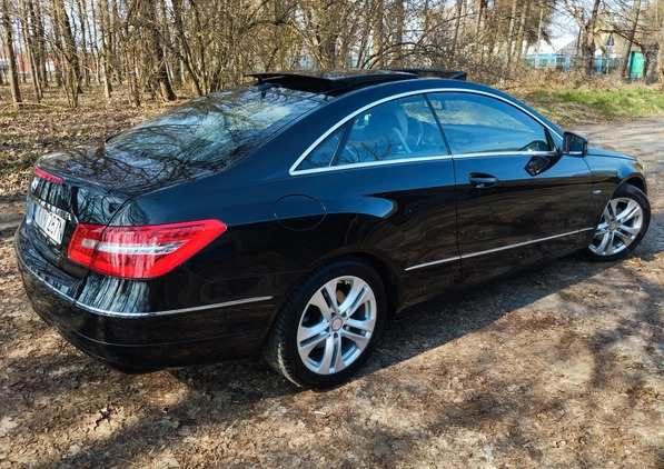 Mercedes-Benz Klasa E cena 53900 przebieg: 198000, rok produkcji 2011 z Kielce małe 742